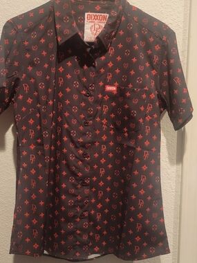 DIXXON The BOUGIE Womans M Black Short-Sleeve Button-Down Shirt with Red Motif